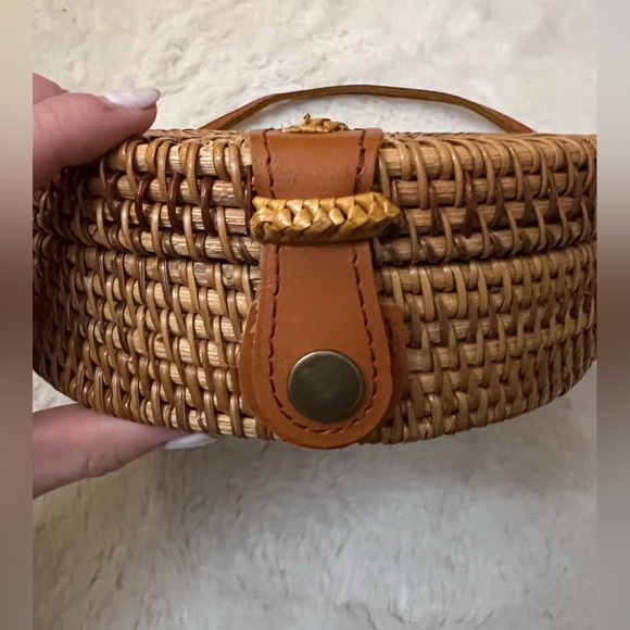 Rattan Woven Round Bag - Picture 11 of 13